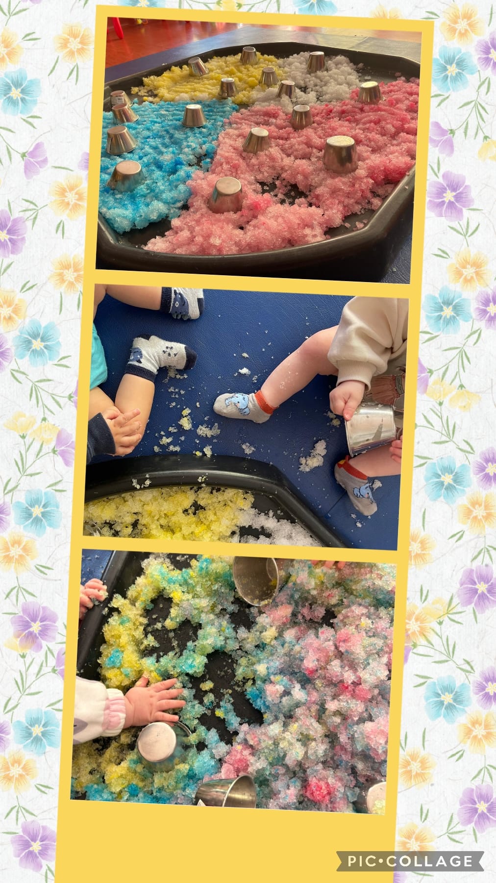 Niños explorando texturas con nieve de colores y recipientes metálicos en bandeja sensorial.